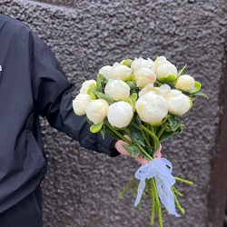 Акция, 15 белых пионов