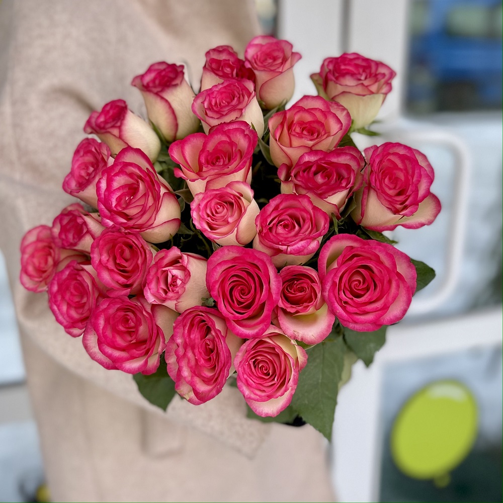 Букет из 25 роз "Кенийская Джумилия" 50 см Букет из 25 роз "Кенийская Джумилия" 50 см
