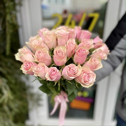 Акция, 25 роз "Кенийская Фрутетто" 60см