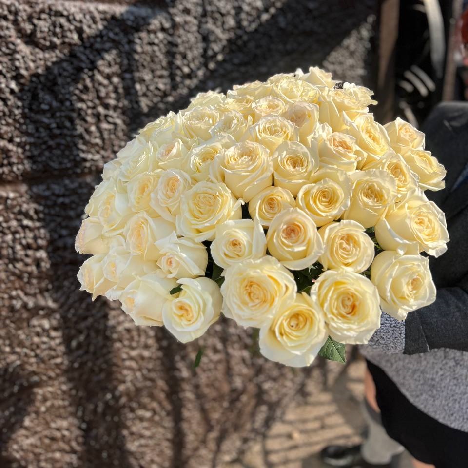 Акция, 51 роза "Кандл Лайт" (Эквадор) 60 см