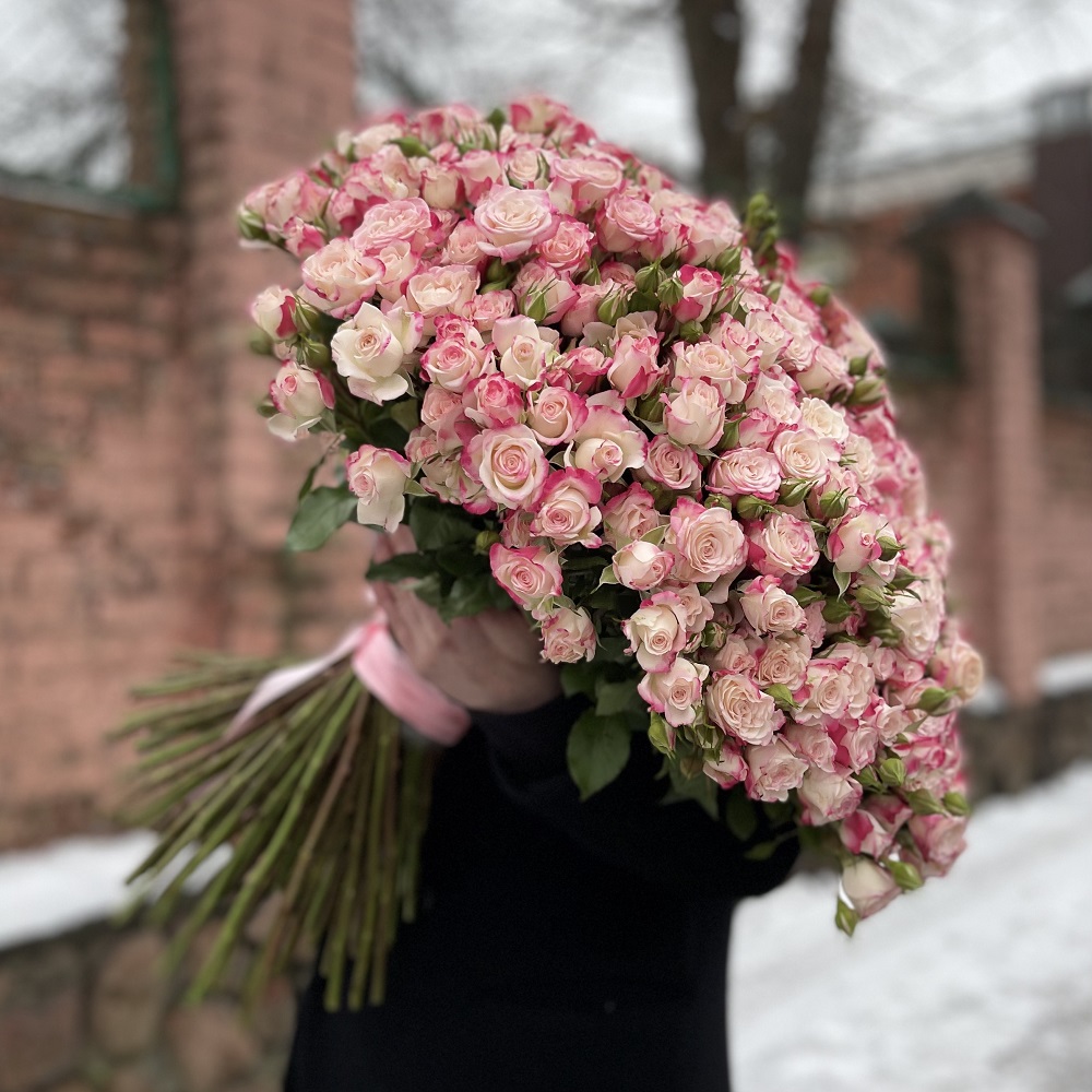 Букет из 101 кустовой розы "Рефлекс"