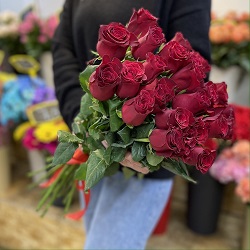 Акция, 25 красных роз Фридом (Эквадор) 60см