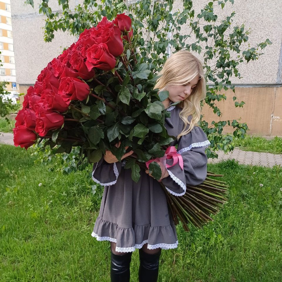 Букет из 151 метровой розы, (Эквадор) 100 см