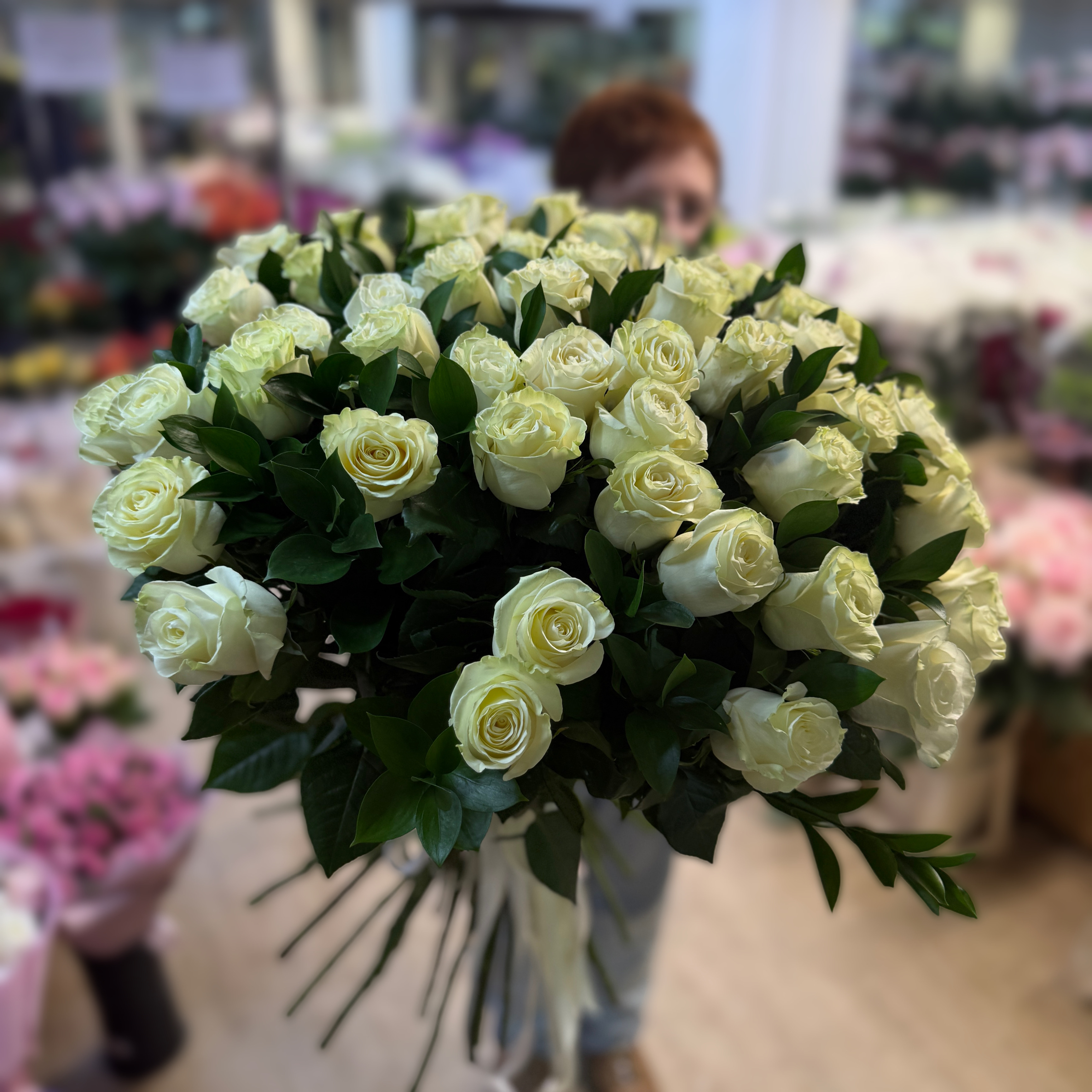 Акция, 51 роза "Мондиаль" с рускусом