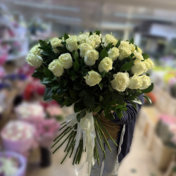 Акция, 51 роза "Мондиаль" с рускусом