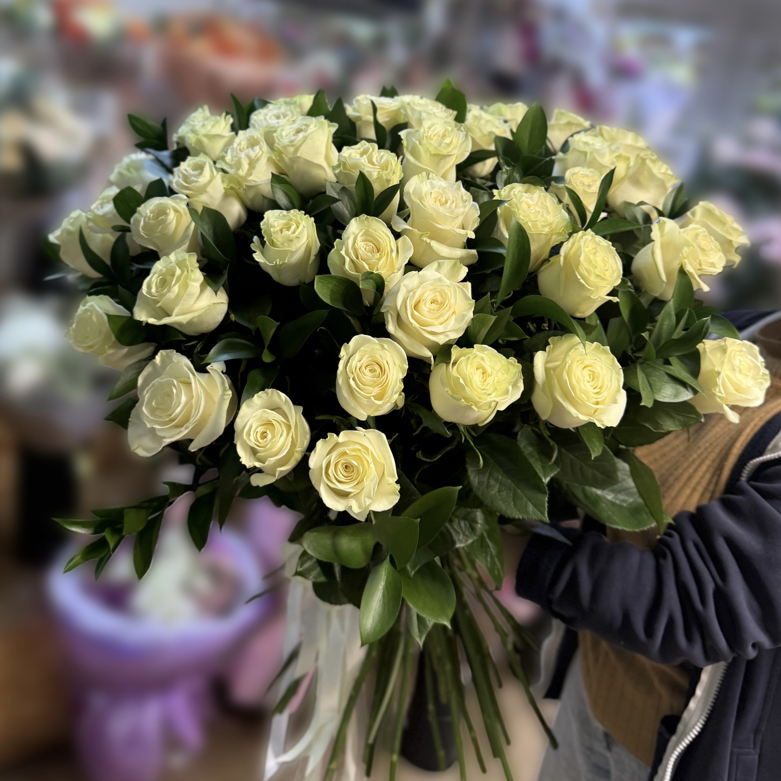 Акция, 51 роза "Мондиаль" с рускусом