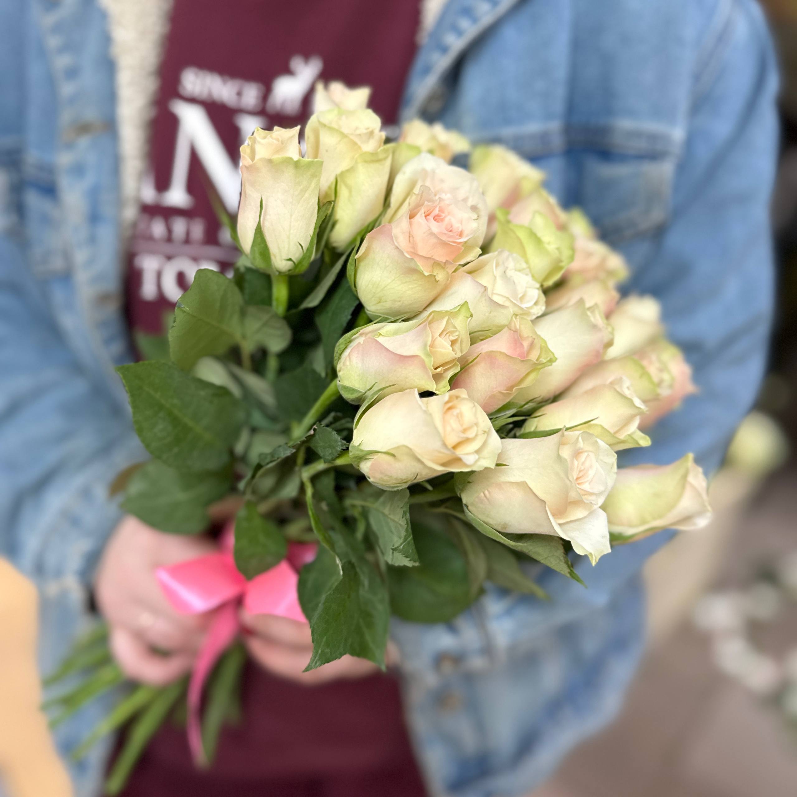 Акция, 25 роз "Кенийская Лабэлла" 40см