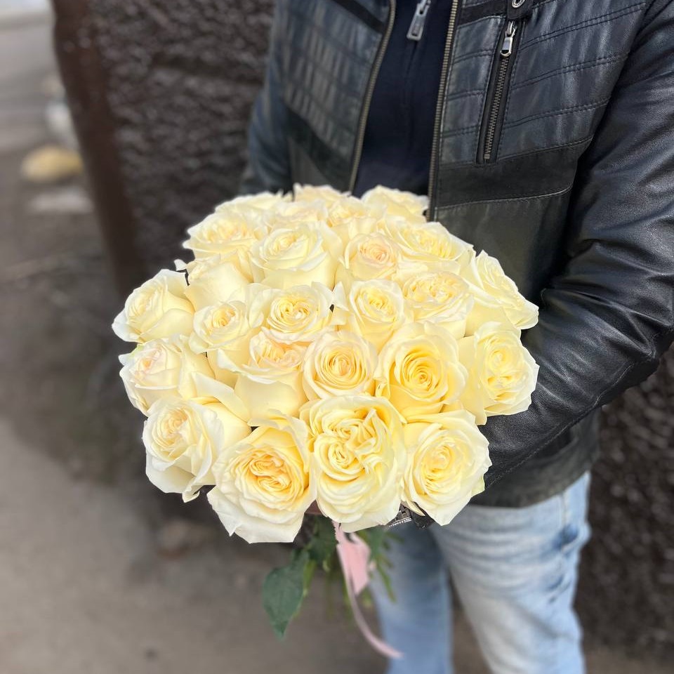 Акция, 25 роз "Кандл Лайт" (Эквадор) 60 см