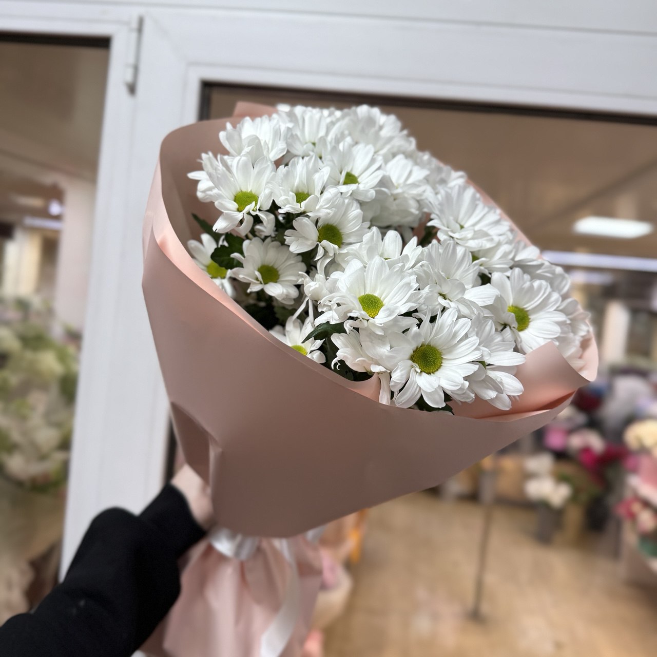 Букет белых хризантем "Душа" (Нидерланды)