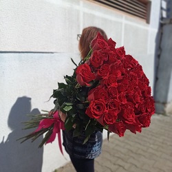 Букет из 51 красной метровой розы, (Эквадор) 100 см Букет из 51 красной метровой розы, (Эквадор) 100 см