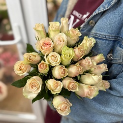 Акция, 25 роз "Кенийская Лабэлла" 40см