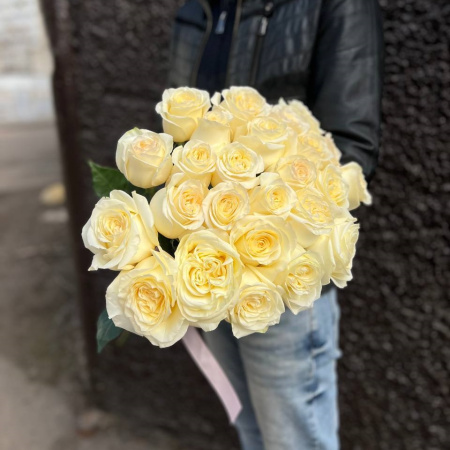 Акция, 25 роз "Кандл Лайт" (Эквадор) 60 см