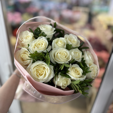 Букет из 13 белых роз