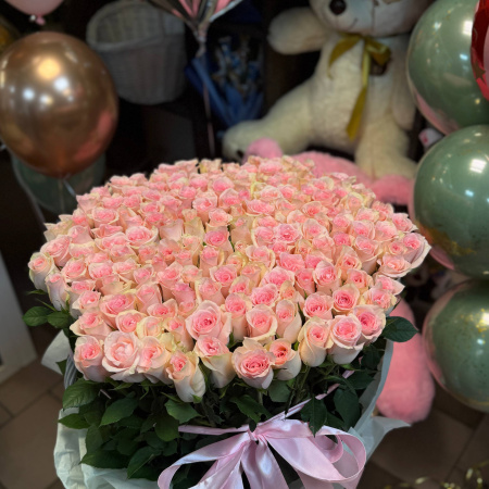 151 роза "Фламинго" в корзине