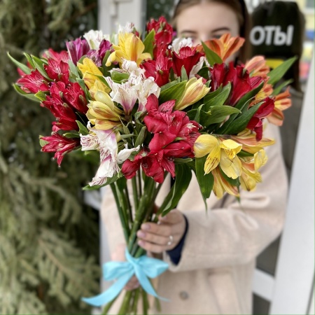 Букет из 15 альстромерий, Эквадор