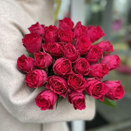 Акция, 25 роз "Кенийская Малиновая" 60см