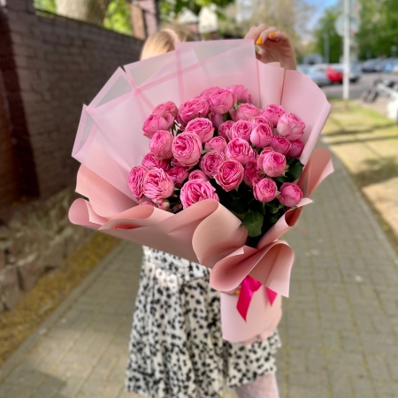 Букет из 9 кустовых роз "Жизель"