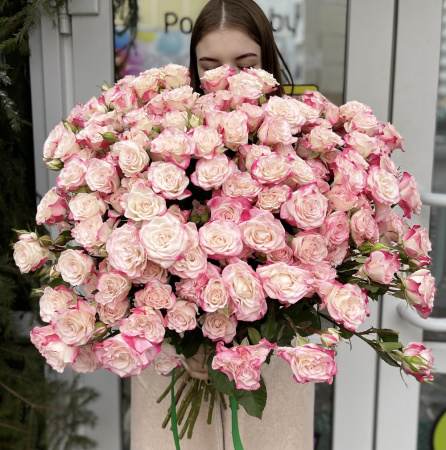 25 кустовых роз "Рефлекс" 60см