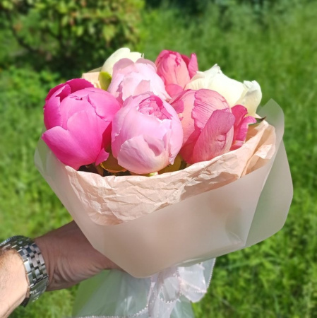 Букет из 7 пионов "Микс"