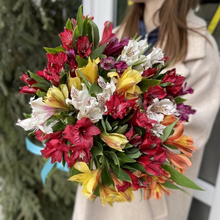 Букет из 15 альстромерий, Эквадор