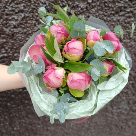 Букет из 9 пионов