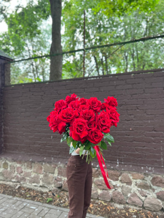 Букет из 15 красных французских роз