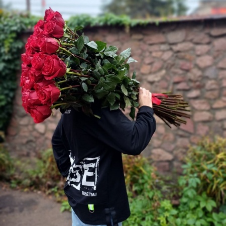 Акция, 51 красная метровая роза (Эквадор) 100 см